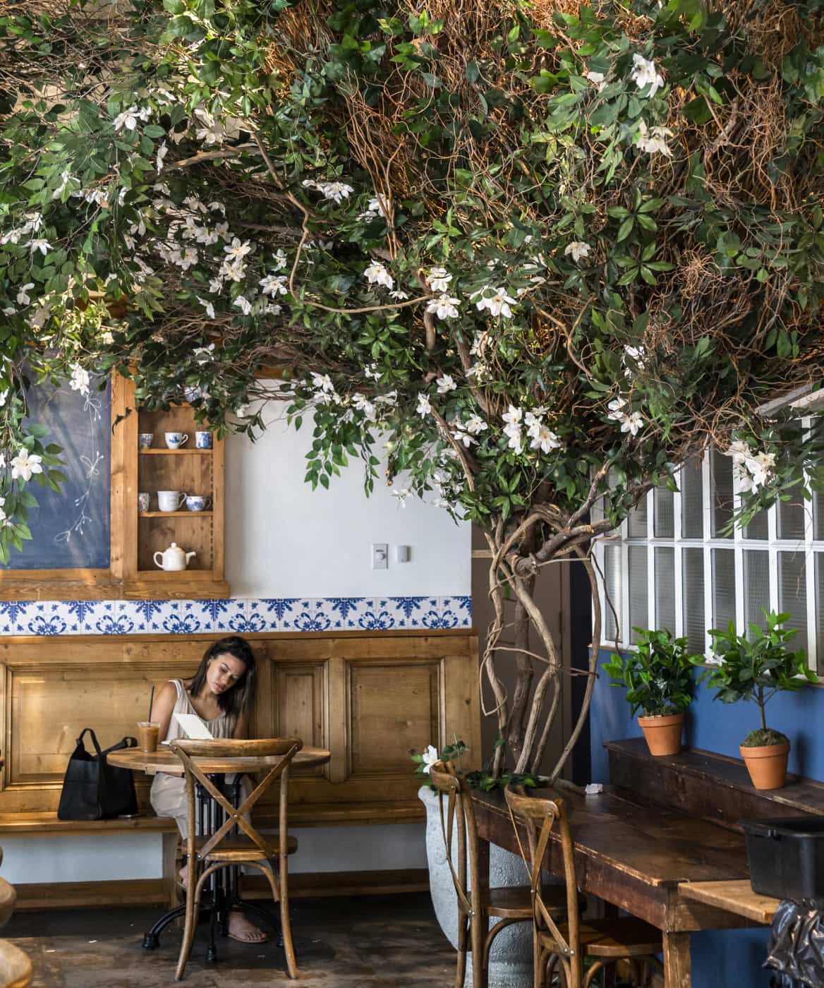 7-minute walk to Maman